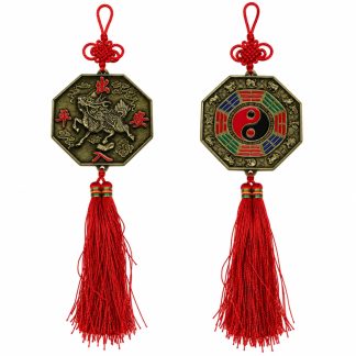Bagua Metal 15cm Tira Vermelha  Dragão Decoração